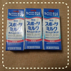明治スポーツミルク乳たんぱく質ＵＰ.JPG